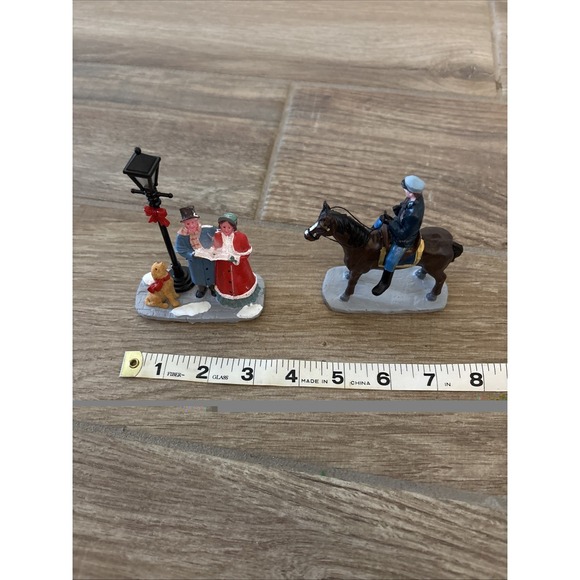 LEMAX Singing Carols #42256 & Policeman On Horse - Picture 8 of 11